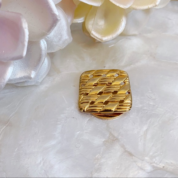 VTG Gold Tone Textured Square Scarf Clip Loop Pin - Picture 1 of 6